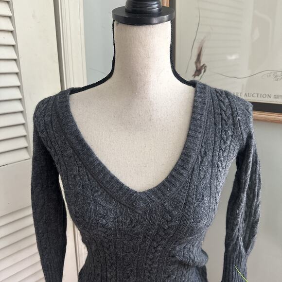 RUEHL NO 925 Sweater Womens Small Gray Fitted Cable Knit Deep V-Neck Retro Y2K - Picture 2 of 10